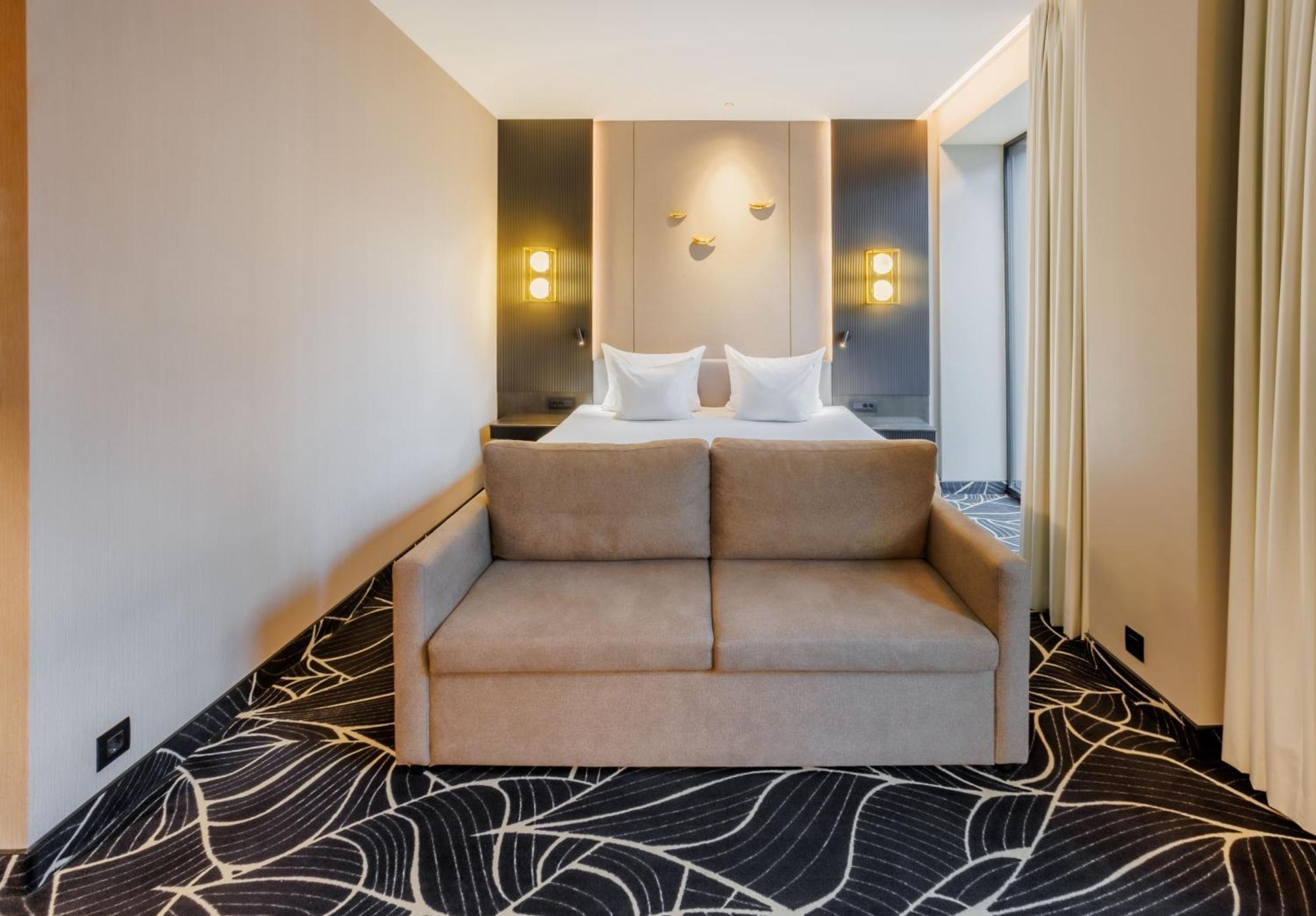 Movenpick Hotel Таллин Экстерьер фото