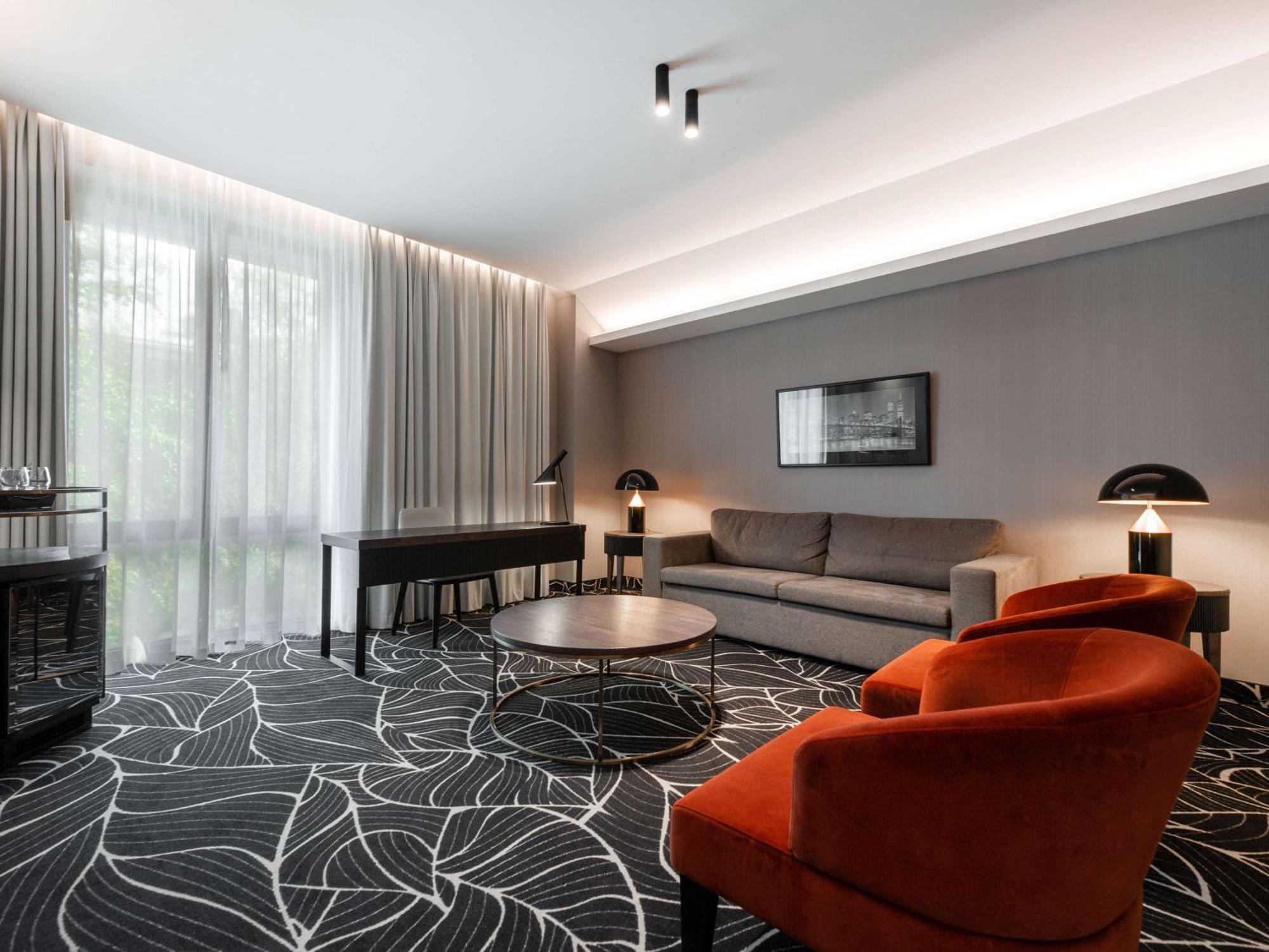 Movenpick Hotel Таллин Экстерьер фото