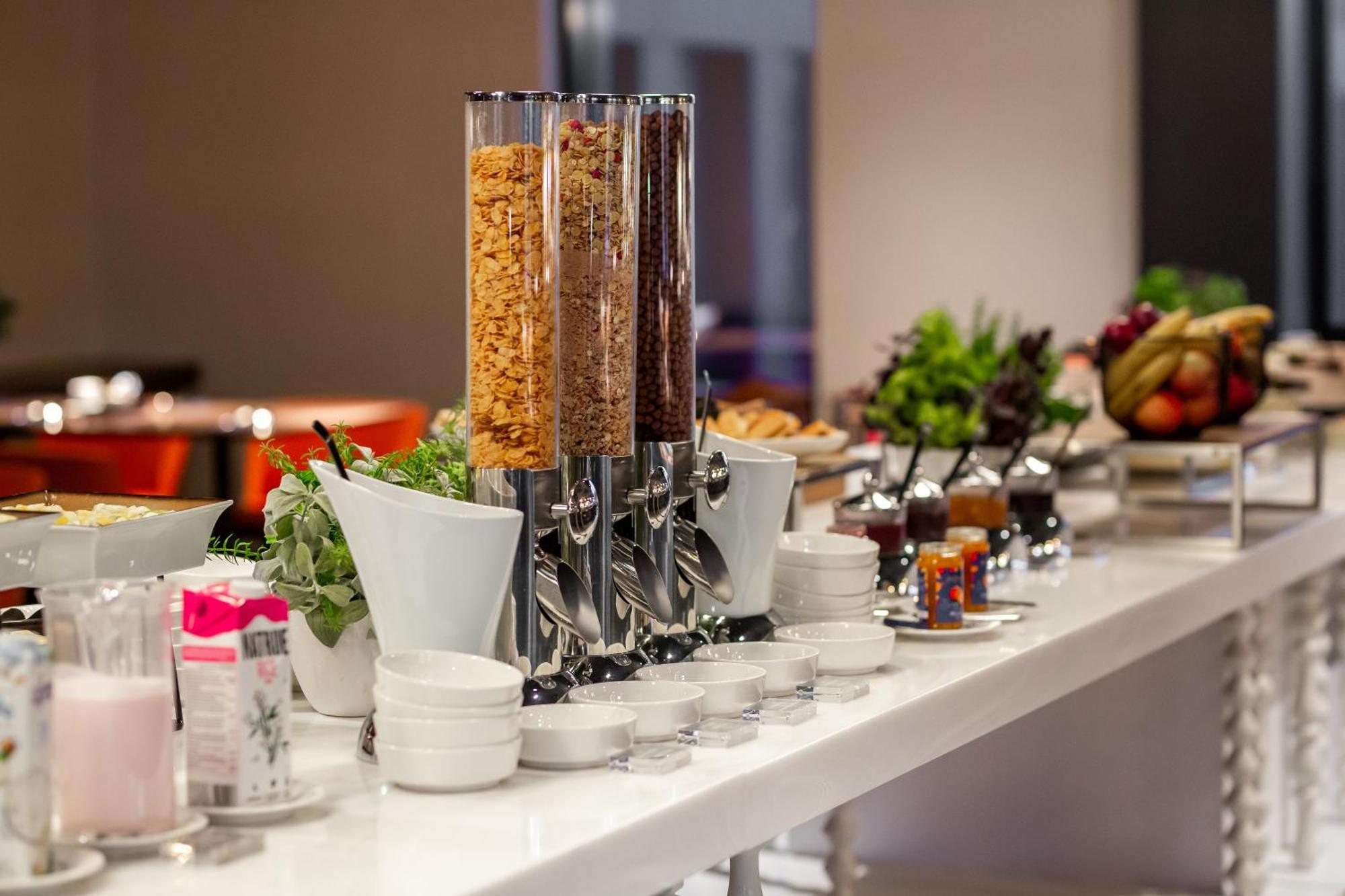 Movenpick Hotel Таллин Экстерьер фото
